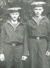 Абрамов  Юра справа Ломоносовское мор.уч. ВМФ 1978—1981